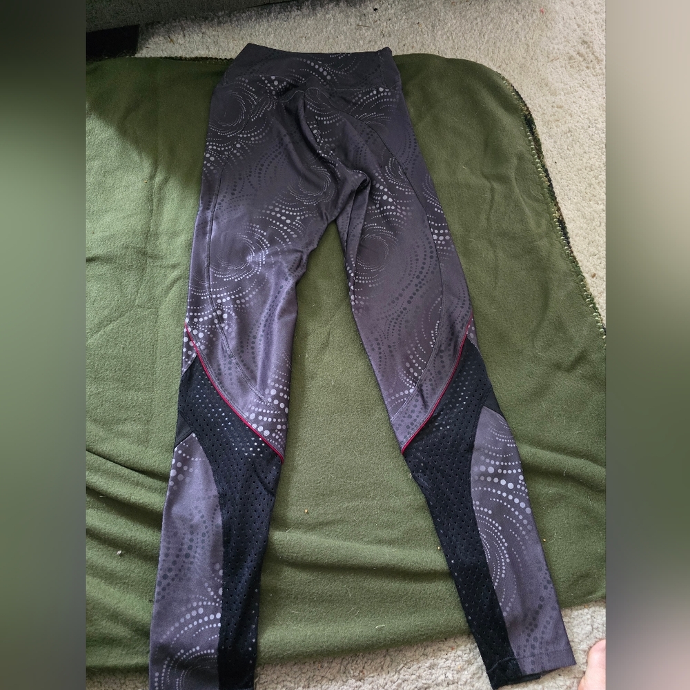 925 Fit, Small Peloton Gray/black Leggings, Great Condition - Picture 3 of 4